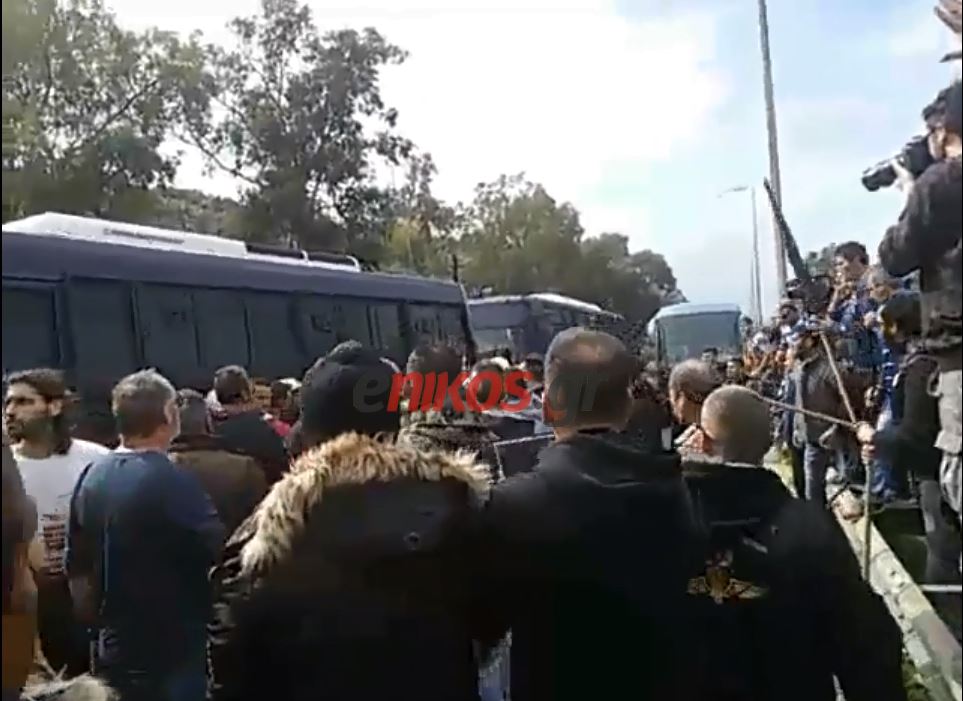 Στα χέρια πιάστηκαν αγρότες και αστυνομικοί στο Χαϊδάρι – ΒΙΝΤΕΟ