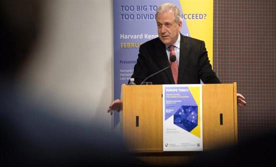 Αβραμόπουλος: Μονόδρομος η ευρωπαϊκή και παγκόσμια προσέγγιση του προσφυγικού