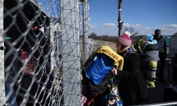 300 πρόσφυγες πέρασαν από την ουδέτερη ζώνη Ελλάδας – Σκοπίων