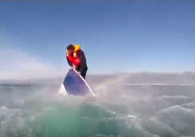 Η δραματική διάσωση ενός πρόσφυγα στο Αιγαίο – ΒΙΝΤΕΟ