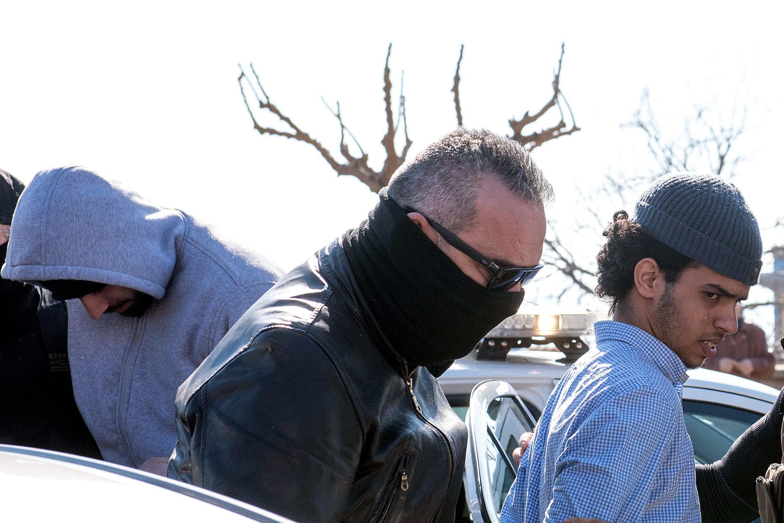 Υπό δρακόντεια μέτρα η μεταγωγή των ύποπτων τζιχαντιστών – ΦΩΤΟ