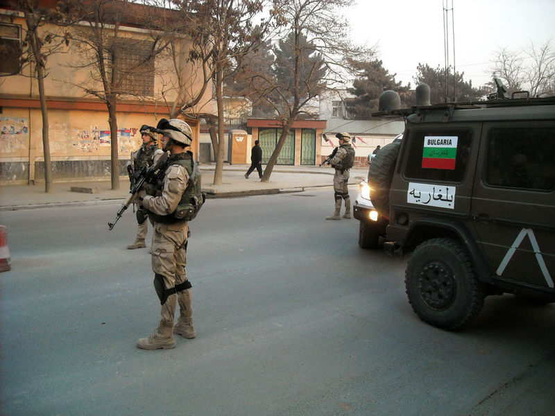 Με στρατιωτικές δυνάμεις ενισχύει τα σύνορά της η Βουλγαρία