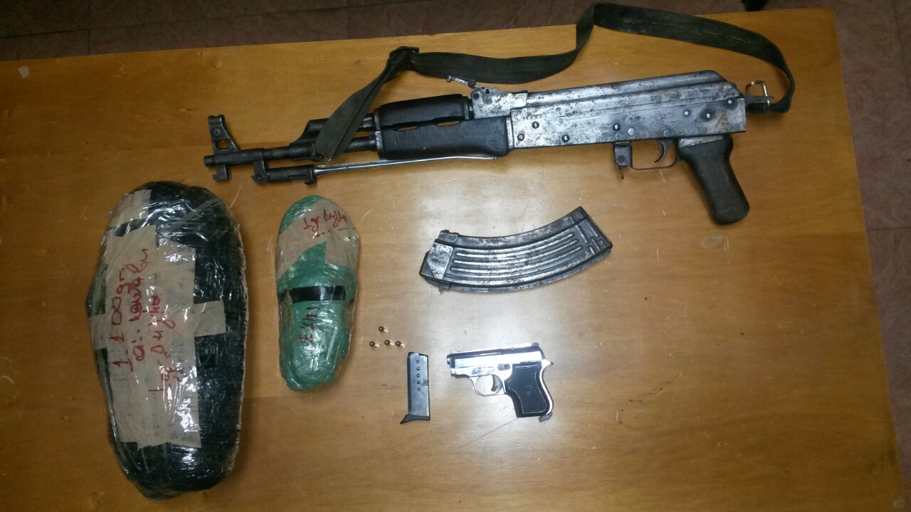 Εντοπίστηκε σακίδιο με καλάσνικοφ και ναρκωτικά στην Κόνιτσα – ΦΩΤΟ