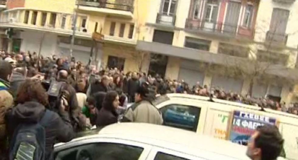 Η στιγμή της έντασης στη Θεσσαλονίκη – ΒΙΝΤΕΟ