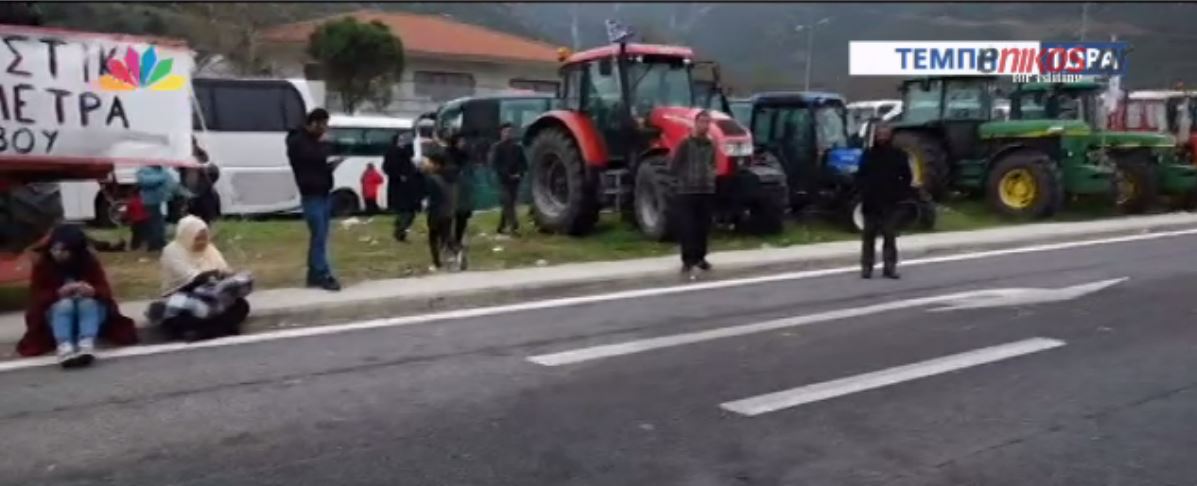 Δεκάδες πρόσφυγες στο μπλόκο των Τεμπών – BINTEO