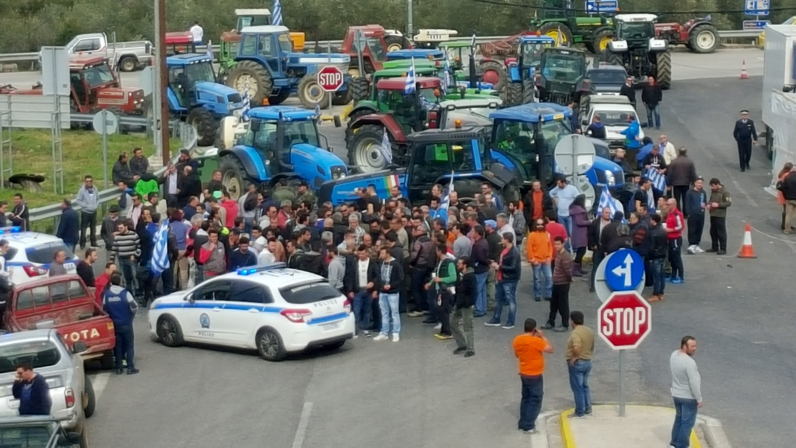 Κομμένη στα δύο η Ελλάδα – Κλειστή η Αθηνών-Λαμίας