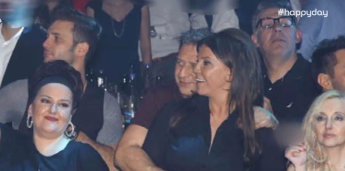 Αγκαλιασμένοι στην Πάολα Κόκλας και Μπάρμπα – ΦΩΤΟ