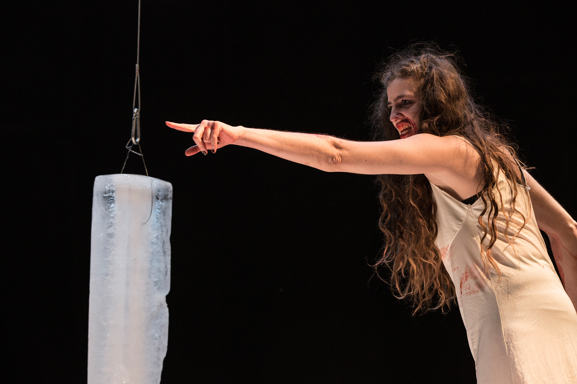 «Κεντάει» η Κίτσου στην «Τζούλια» της!