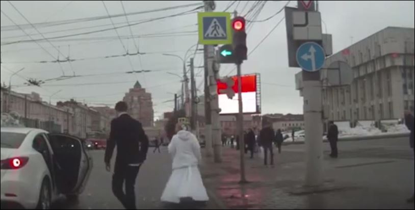 Δραπέτευσε η νύφη μετά τον πρώτο και τελευταίο τσακωμό – ΒΙΝΤΕΟ