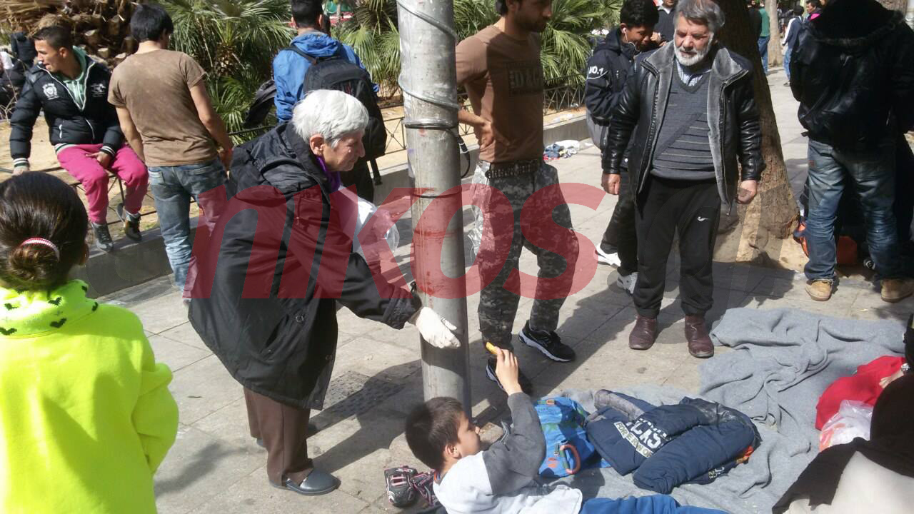 Χαμόγελα από την κίνηση ανθρωπιάς στην πλατεία Βικτωρίας – ΦΩΤΟ