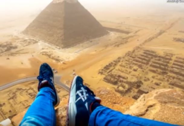 Τουρίστας σκαρφάλωσε στην Πυραμίδα του Χέοπα –ΒΙΝΤΕΟ