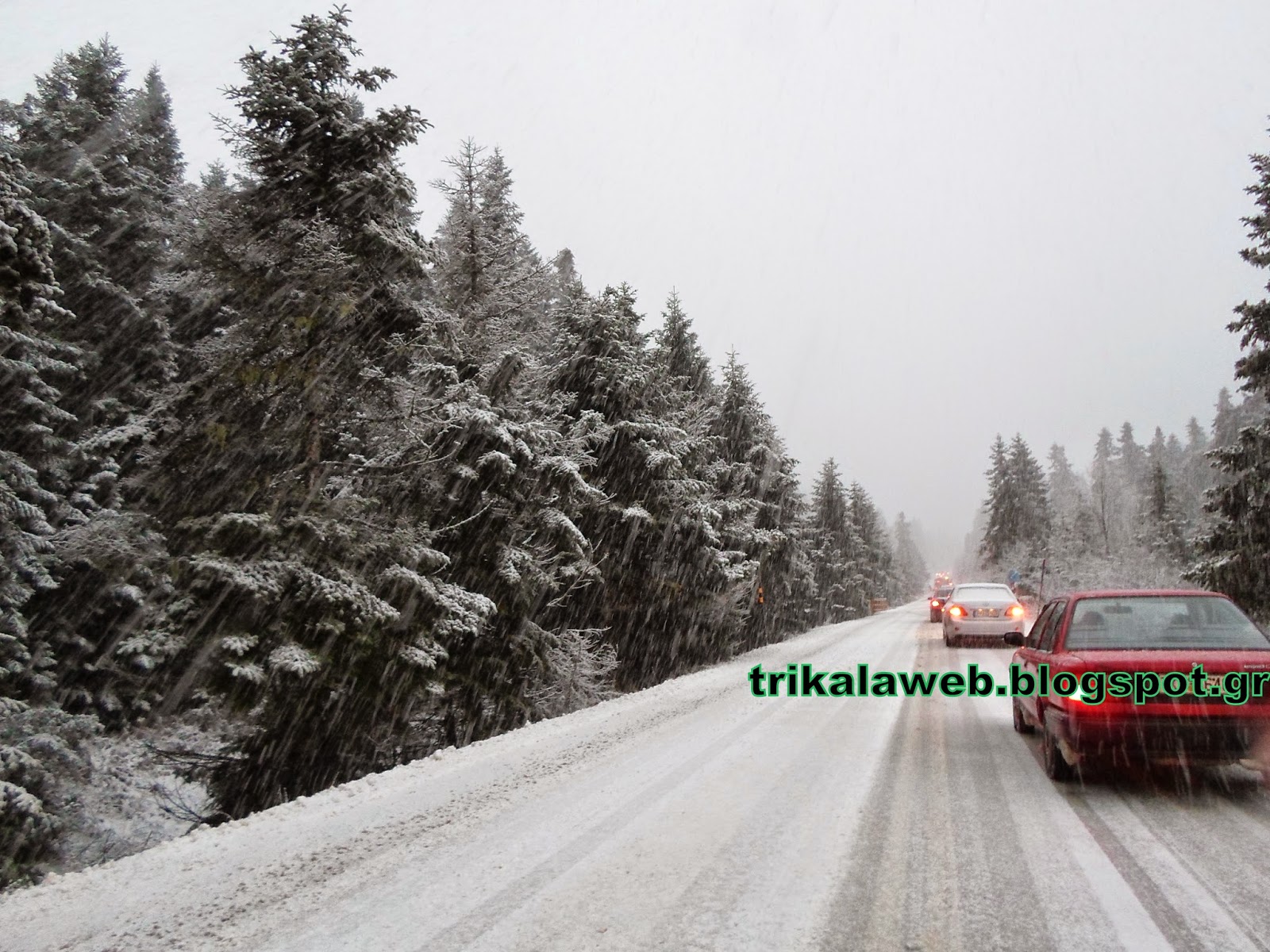 Σφοδρή χιονόπτωση στην Ελάτη και το Περτούλι Τρικάλων