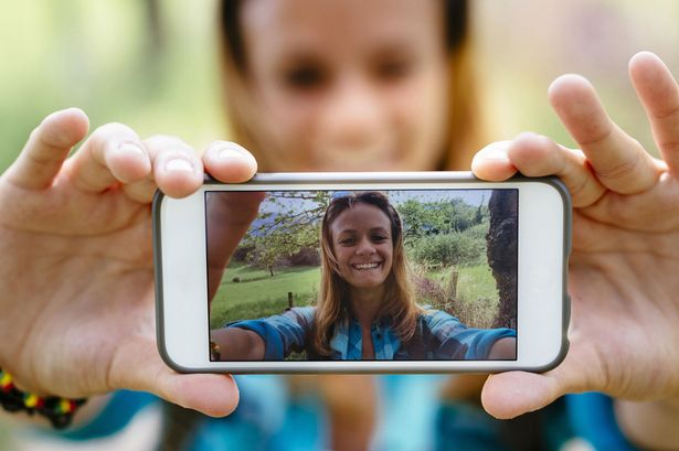Προσοχή: Οι selfies βλάπτουν τα δόντια σας