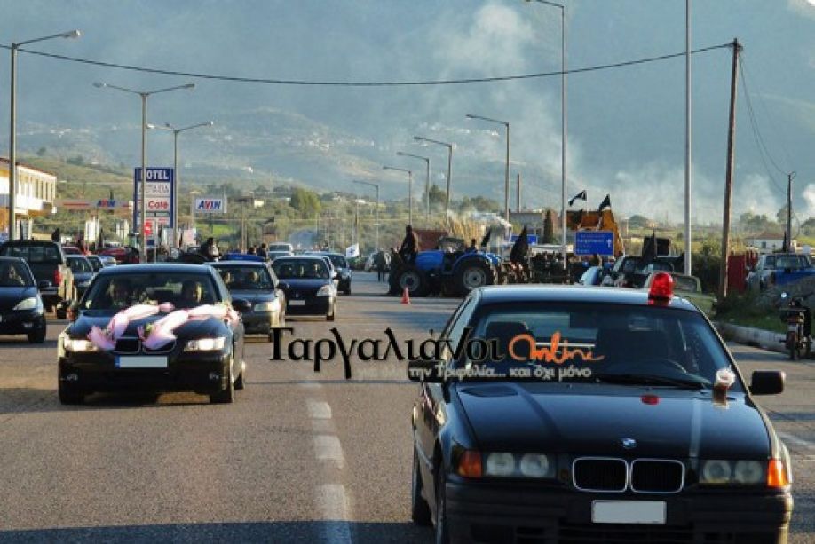 Ο γαμπρός έσπασε το μπλόκο των αγροτών για να παντρευτεί – ΦΩΤΟ