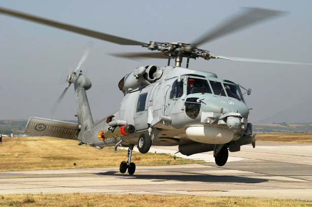 Θρίλερ με ελικόπτερο του Πολεμικού Ναυτικού – Βρέθηκαν συντρίμμια έξω από την Κίναρο – Αγωνία για το πλήρωμα