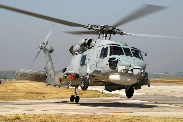 Θρίλερ με ελικόπτερο του Πολεμικού Ναυτικού – Βρέθηκαν συντρίμμια έξω από την Κίναρο – Αγωνία για το πλήρωμα