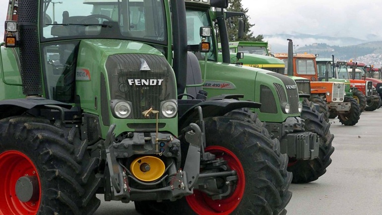 Άνοιξε το μπλόκο των αγροτών στα Τέμπη