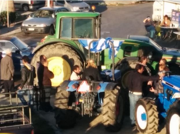 Οι αγρότες απέκλεισαν την εφορία Ρόδου – ΒΙΝΤΕΟ