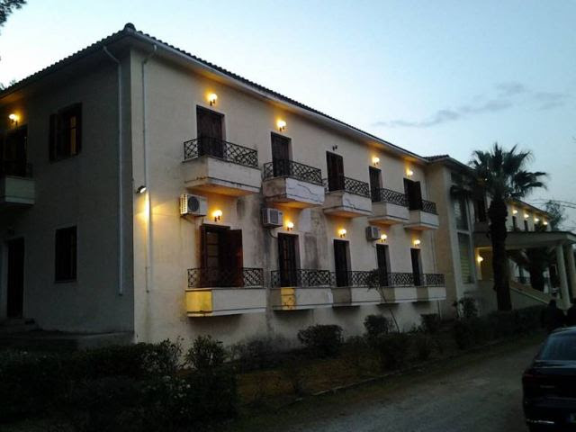 Έτοιμο μέσα σε 48 ώρες το ξενοδοχείο στις Θερμοπύλες που θα φιλοξενεί πρόσφυγες – ΦΩΤΟ