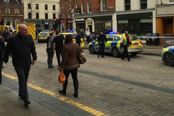 40χρονος μαχαιρώθηκε εν ψυχρώ στην Αγγλία