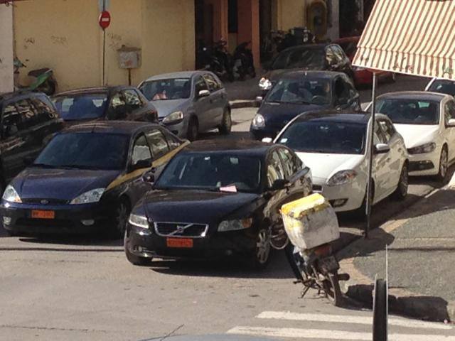 Δήμαρχος δέχθηκε κλήση για παράνομη στάθμευση – ΦΩΤΟ