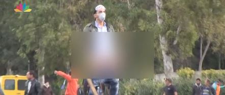Η…”γυμνή” διαμαρτυρία του αγρότη που έγινε viral – ΒΙΝΤΕΟ