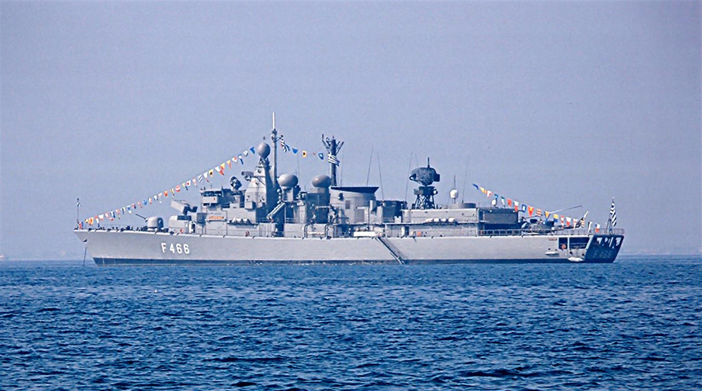 Πέντε φρεγάτες και 4 ελικόπτερα στην επιχείρηση εντοπισμού των αξιωματικών