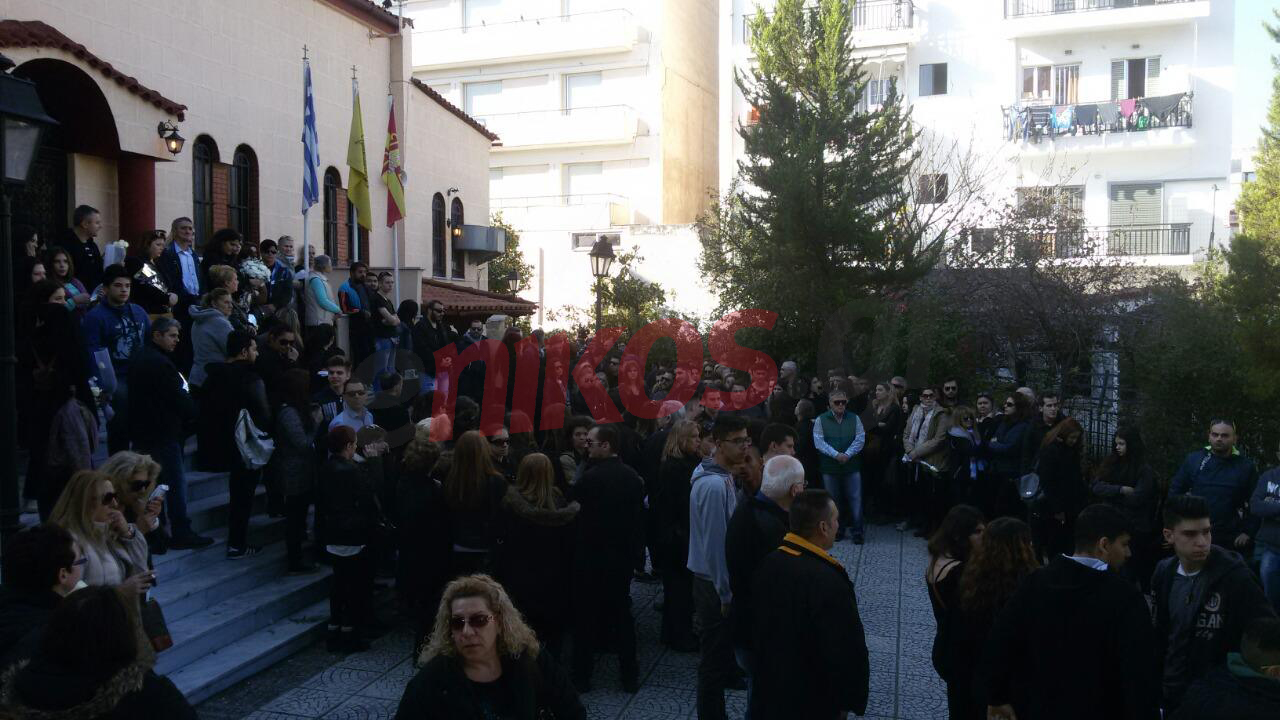 Σε λαϊκό προσκύνημα η σορός του Παντελή Παντελίδη – ΦΩΤΟ – ΒΙΝΤΕΟ