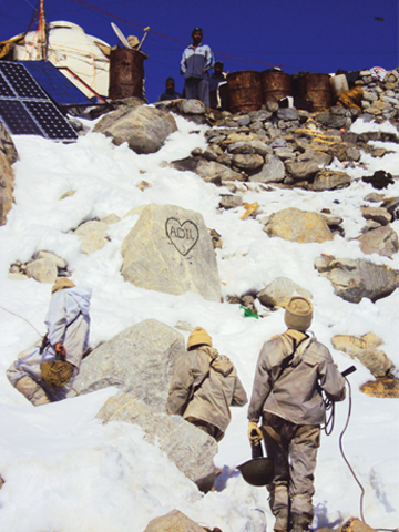 Δέκα Ινδοί στρατιώτες νεκροί από χιονοστιβάδα