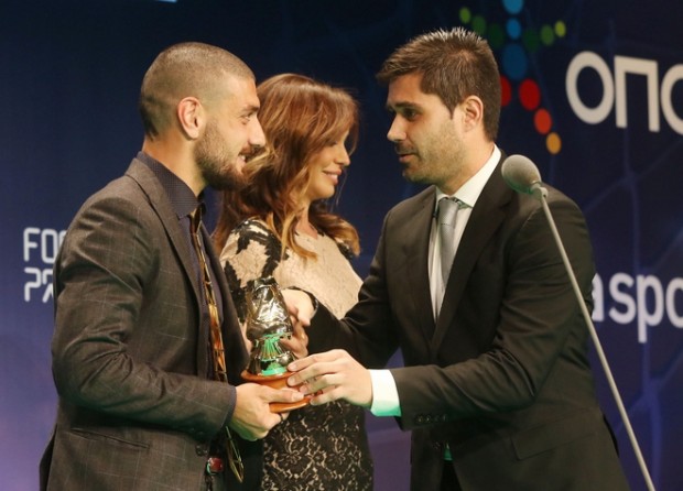 Όλα τα λεφτά η… “λαμπερή” γραβάτα του Αραβίδη – ΦΩΤΟ