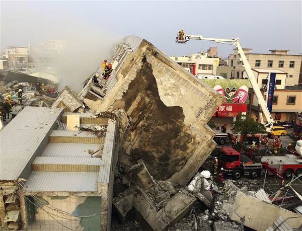 Τρεις νεκροί από τον Εγκέλαδο στη Νότια Ταϊβάν, συνεχίζεται η αναζήτηση επιζώντων – ΒΙΝΤΕΟ