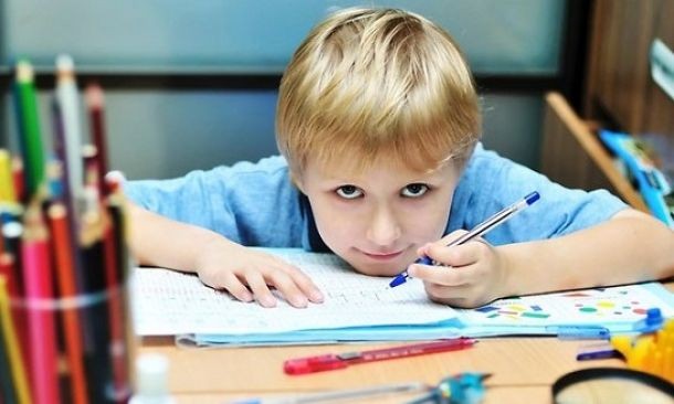 Είναι δεξιόχειρας ή αριστερόχειρας το παιδί σου και τι σημαίνει αυτό;