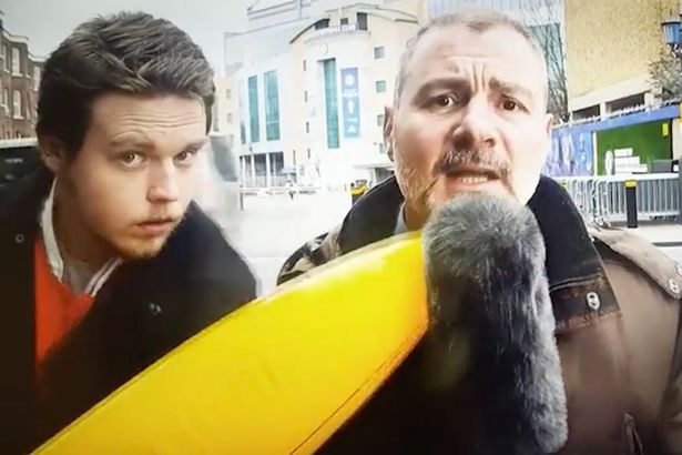 Ο ρεπόρτερ που έχασε την ψυχραιμία του και έγινε viral – BINTΕΟ