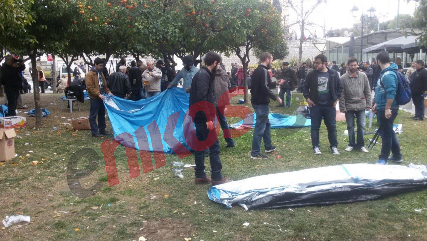 Αγρότες μαζεύουν τις σκηνές από την πλατεία Συντάγματος – ΤΩΡΑ – ΦΩΤΟ