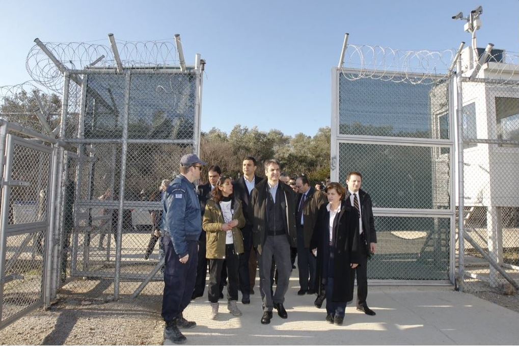 Στα hotspots της Λέσβου ο Μητσοτάκης – ΦΩΤΟ