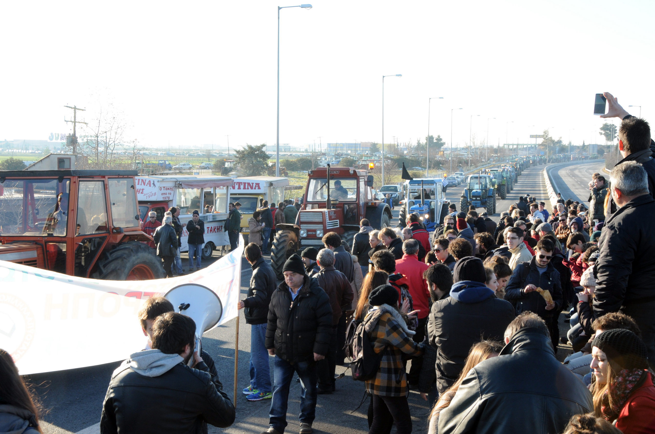 Οι αγρότες της Νίκαιας καλούν όλα τα μπλόκα στο Κιλελέρ