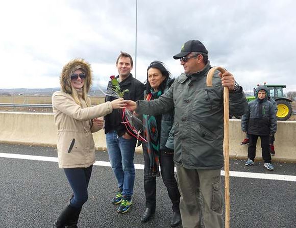 Οι αγρότες της Καστοριάς γιόρτασαν τον Άγιο Βαλεντίνο – ΦΩΤΟ