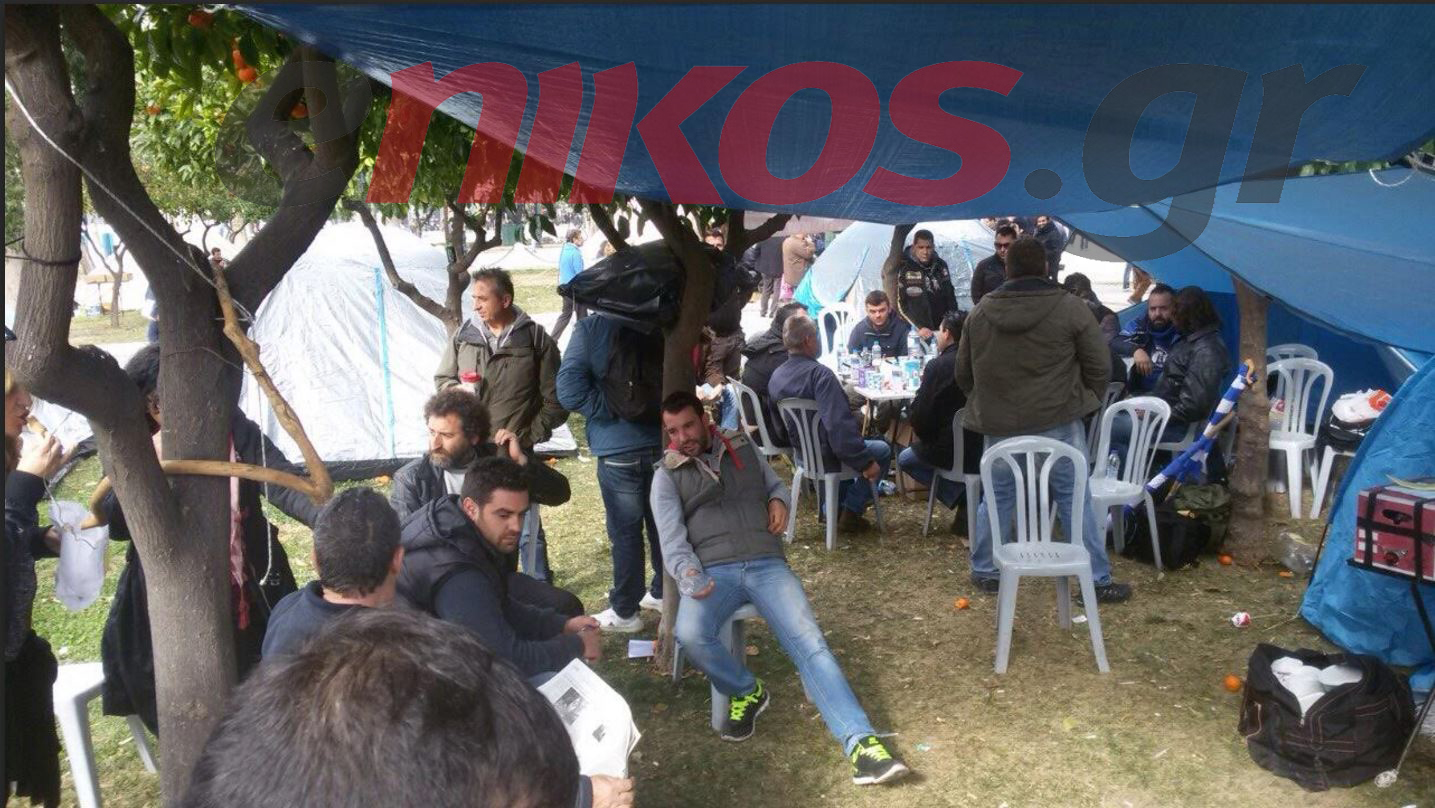 Παραμένουν οι σκηνές των αγροτών στο Σύνταγμα – ΤΩΡΑ – ΦΩΤΟ