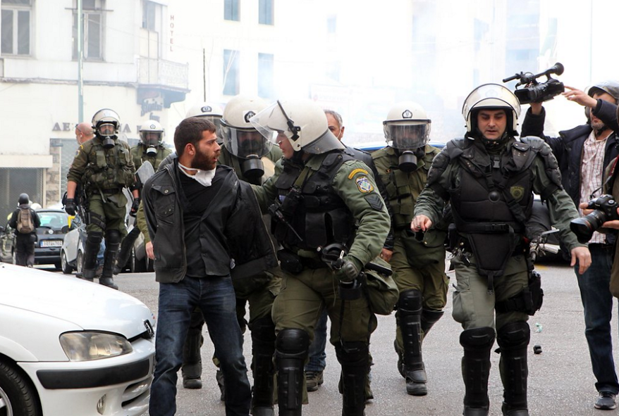 Οι προσαγωγές αγροτών από τα ΜΑΤ – ΦΩΤΟ
