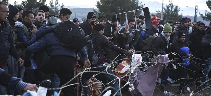 “Ασφυξία” στην Ειδομένη – Χιλιάδες πρόσφυγες εγκλωβισμένοι στα σύνορα