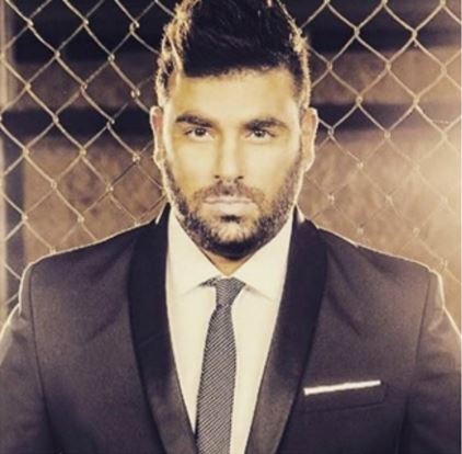 Οι παιδικές φωτογραφίες του Παντελίδη στο Facebook της μητέρας του