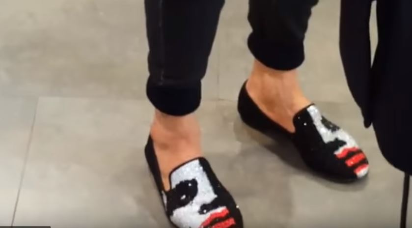 Σε ποιον ποδοσφαιριστή ανήκουν αυτά τα παπούτσια; – ΒΙΝΤΕΟ