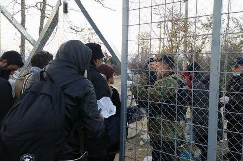 Βγήκαν μαχαίρια στην Ειδομένη για μια …σκηνή