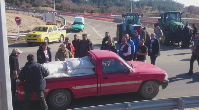 Αγρότες αποδοκίμασαν πολίτες που είχαν πάει για ψώνια στη Βουλγαρία – ΒΙΝΤΕΟ