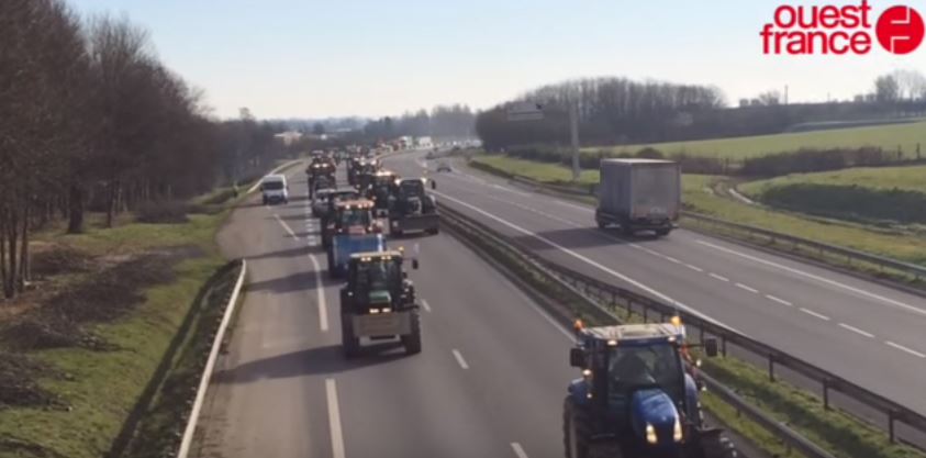 Μπλόκα αγροτών και στη Γαλλία – ΒΙΝΤΕΟ