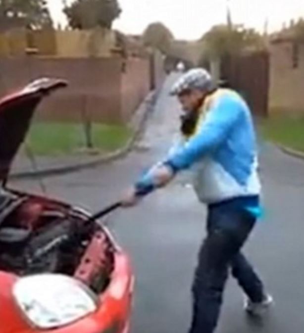 Του έκοψαν κλήση και κατέστρεψε το αυτοκίνητό του – ΒΙΝΤΕΟ