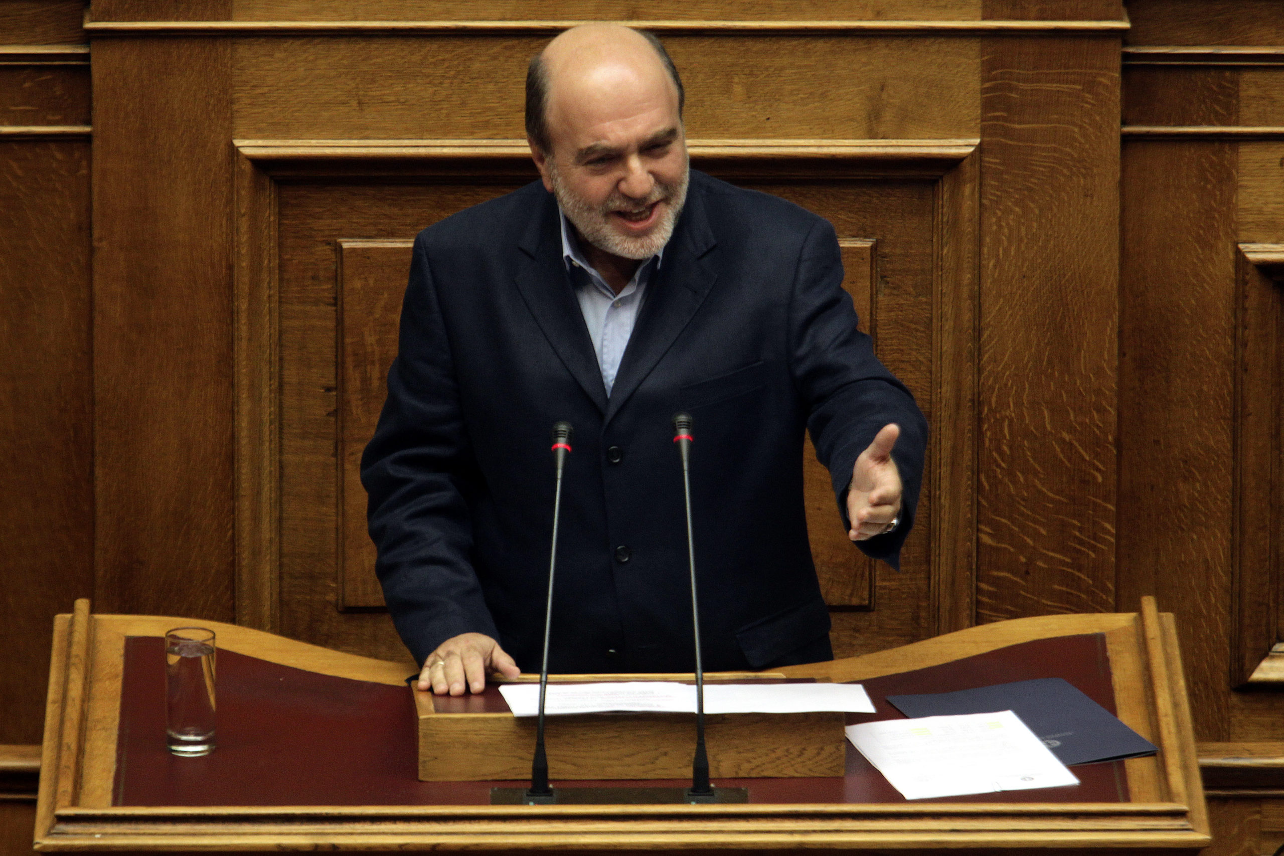 Αλεξιάδης: Δεν κινούμαστε στη λογική φόροι, φόροι, φόροι…