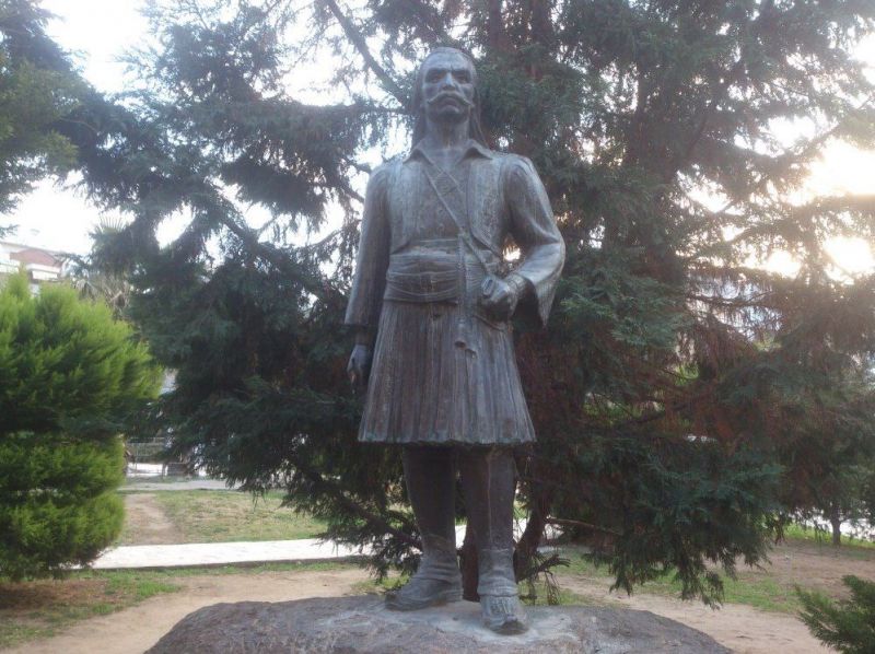 Έκλεψαν το ξίφος του αγάλματος του Αντώνη Κατσαντώνη στο Κορδελιό – ΦΩΤΟ