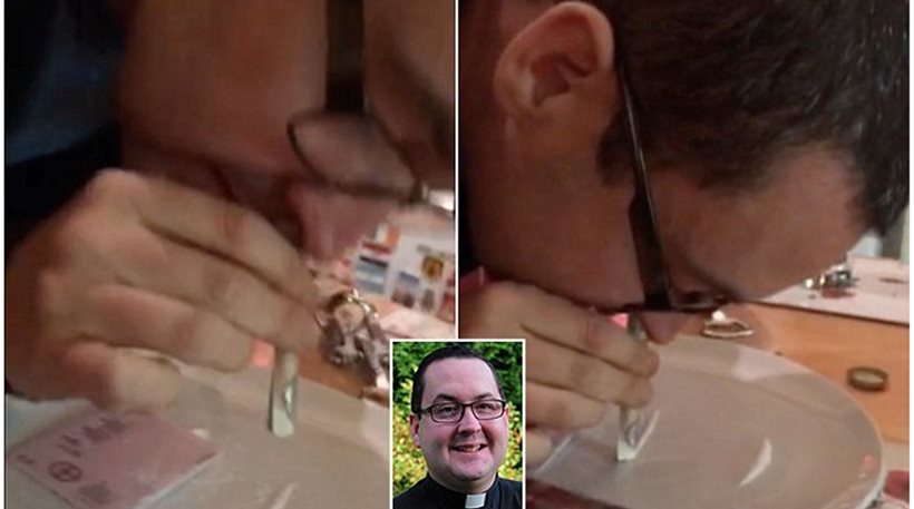 Βρετανία: Χρήση κοκαΐνης και ναζιστικός χαιρετισμός από ιερέα – ΒΙΝΤΕΟ