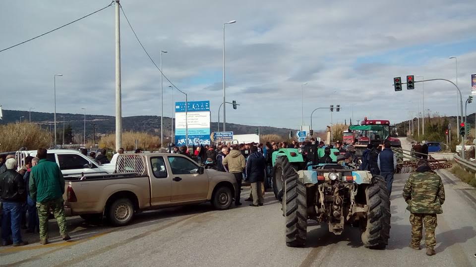 Με πούλμαν φτάνουν στην Αθήνα οι αγρότες από την Ήπειρο